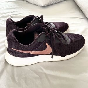 Nike Sneakers Rose Gold & Plum Size 7